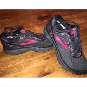 Brooks running shoes size 6.5